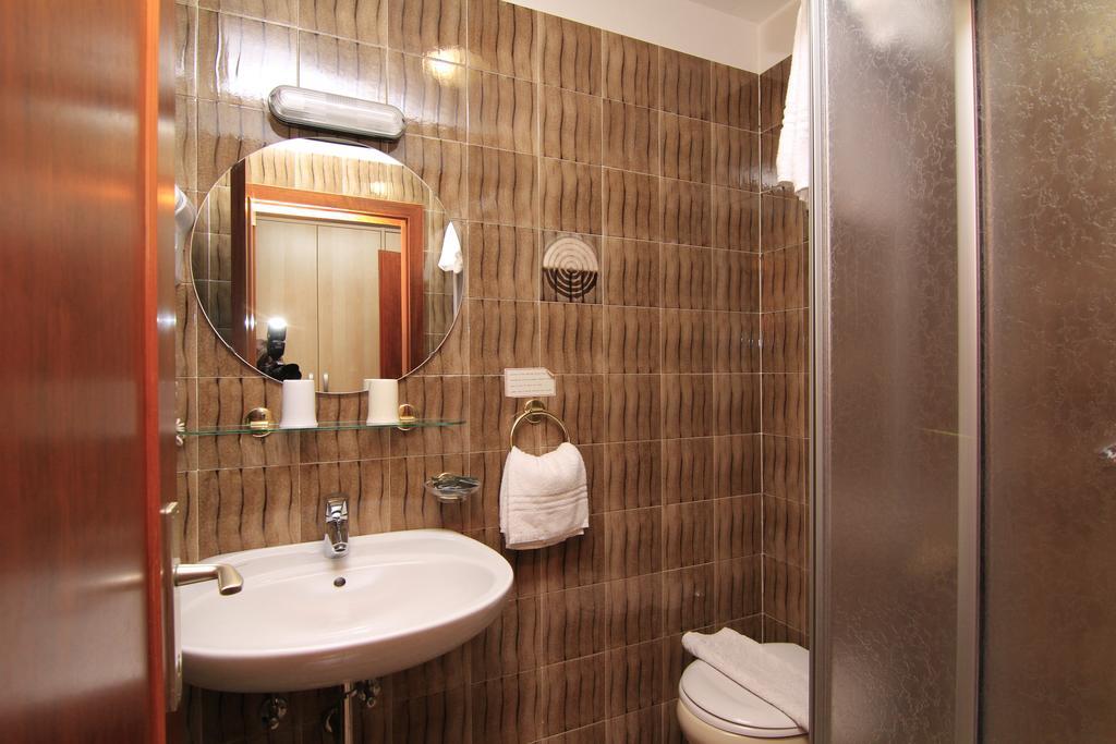 Hotel Panorama Cavalese Bagian luar foto